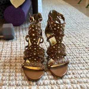 Studded GUESS light brown heels
